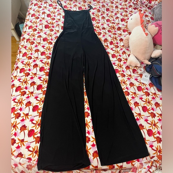 PRETTY LITTLE THINGS Strappy Back Flared Leg Jumpsuit - Picture 3 of 6